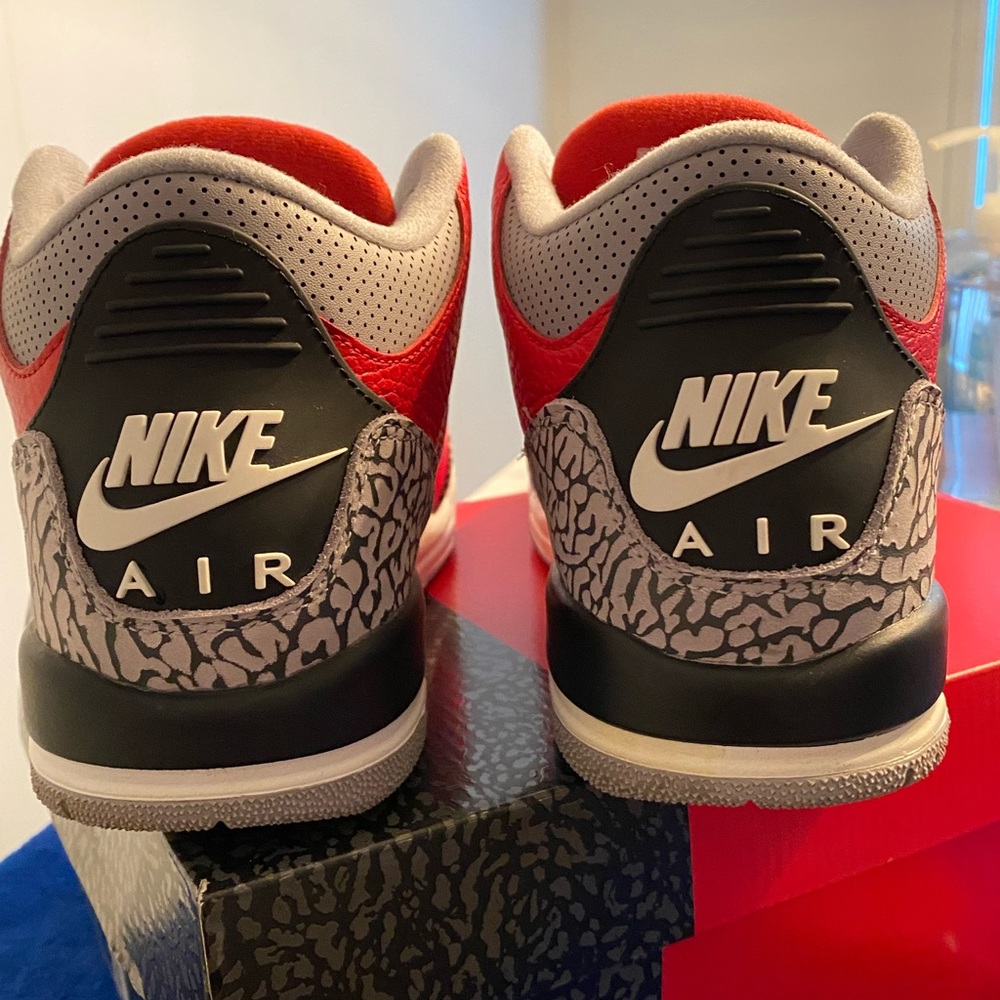 Retro 3 Jordan Red/ fire cement grey